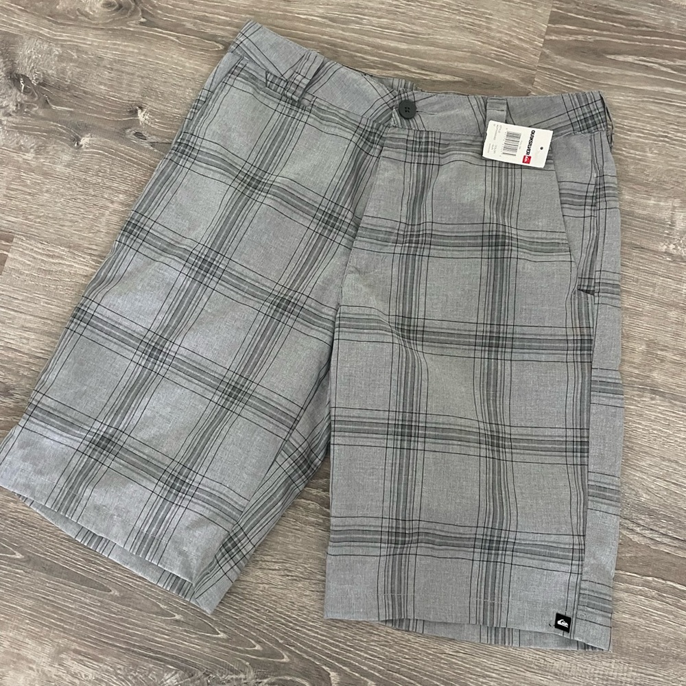 NWT QUIKSILVER plaid shorts size 32